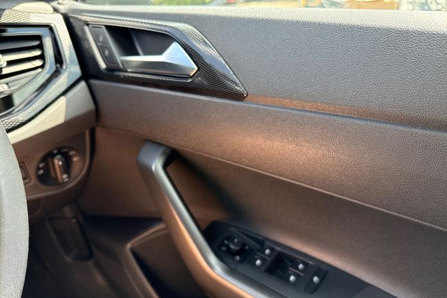 VOLKSWAGEN Taigo Photo 25