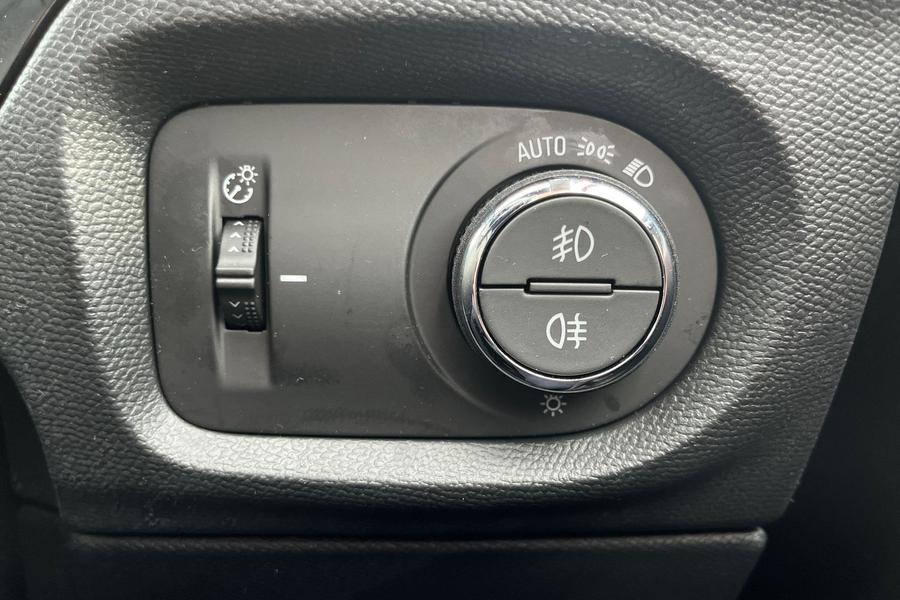 Vauxhall CORSA Photo autoimg-1c21438ec01ae3f384fc4407bc48f8977a7cfb13.jpg