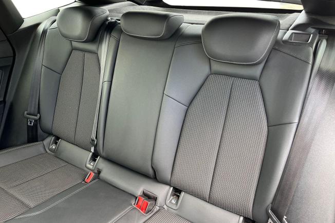AUDI Q4 E-Tron Photo 9