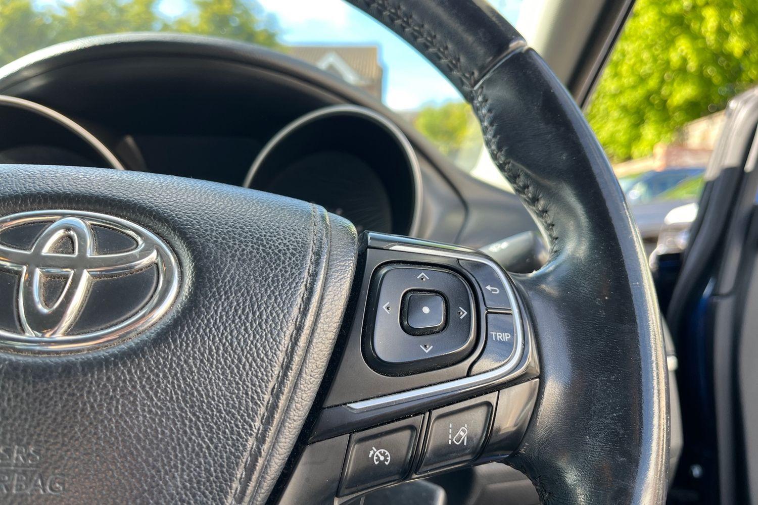 Toyota AVENSIS Photo 25