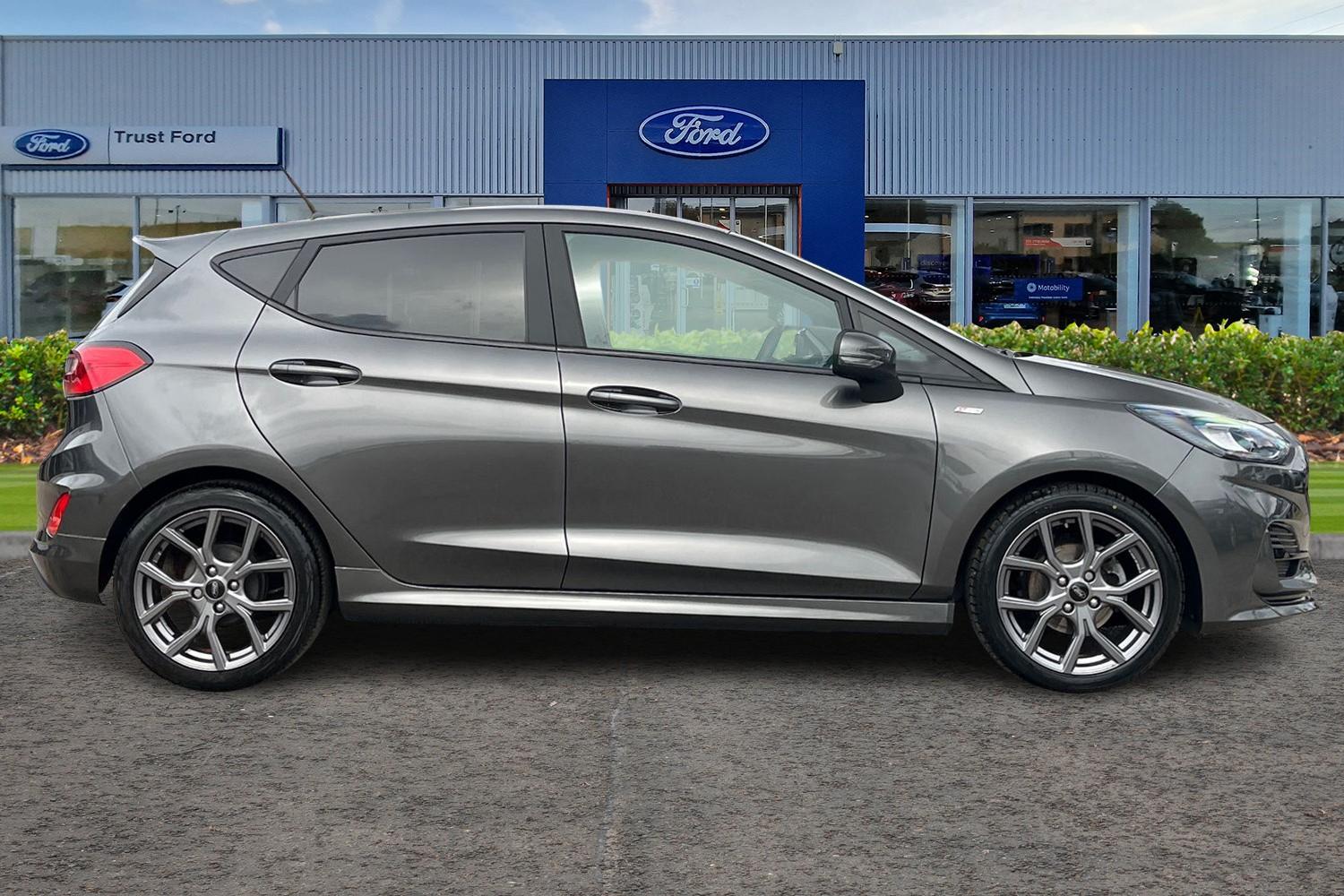Ford FIESTA Photo 2