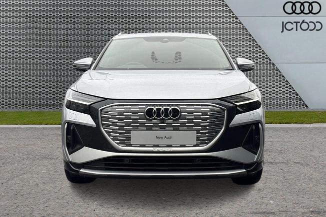 AUDI Q4 e-tron Photo 8