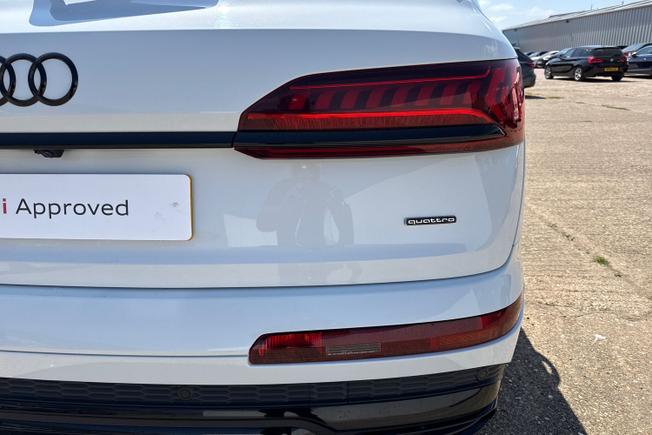 AUDI Q7 Photo 18