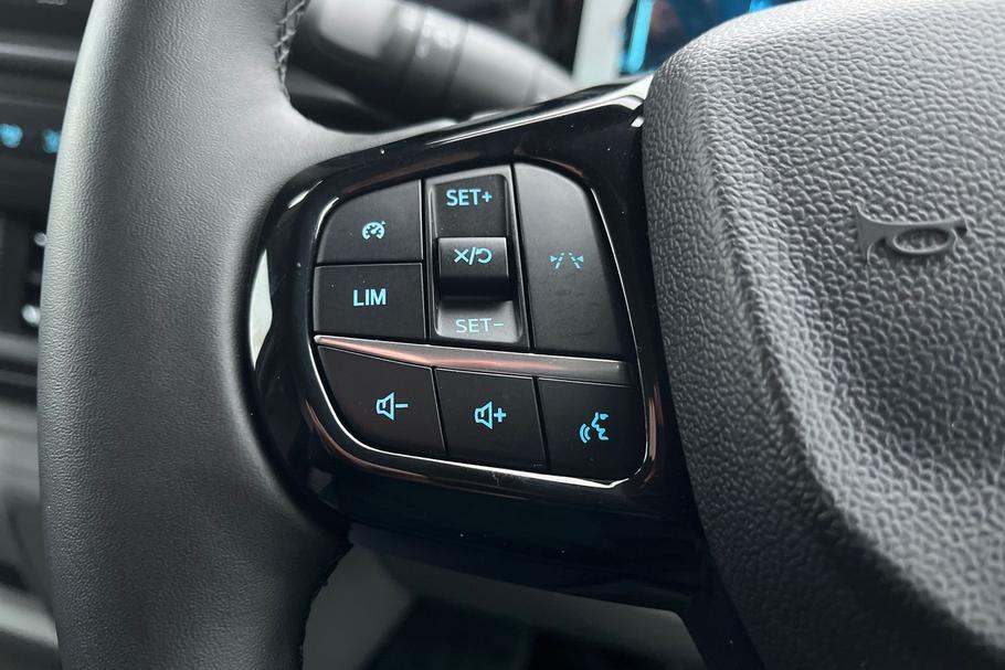 Used Ford TRANSIT CUSTOM YO25URE 33