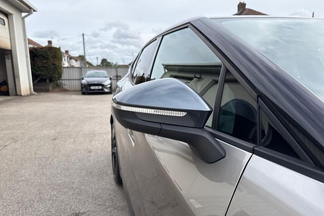 CUPRA Tavascan Photo 20