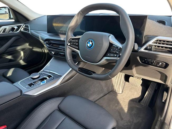 BMW I4 Photo 6