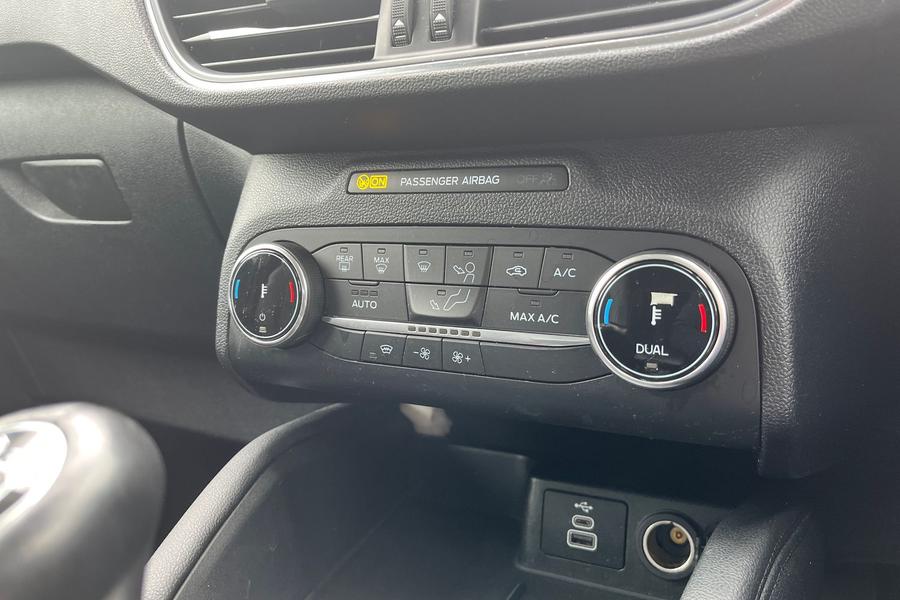 Ford KUGA Photo autoimg-1c3cd18ab2a1442a5e01776d2d9432e8e25f1535.jpg