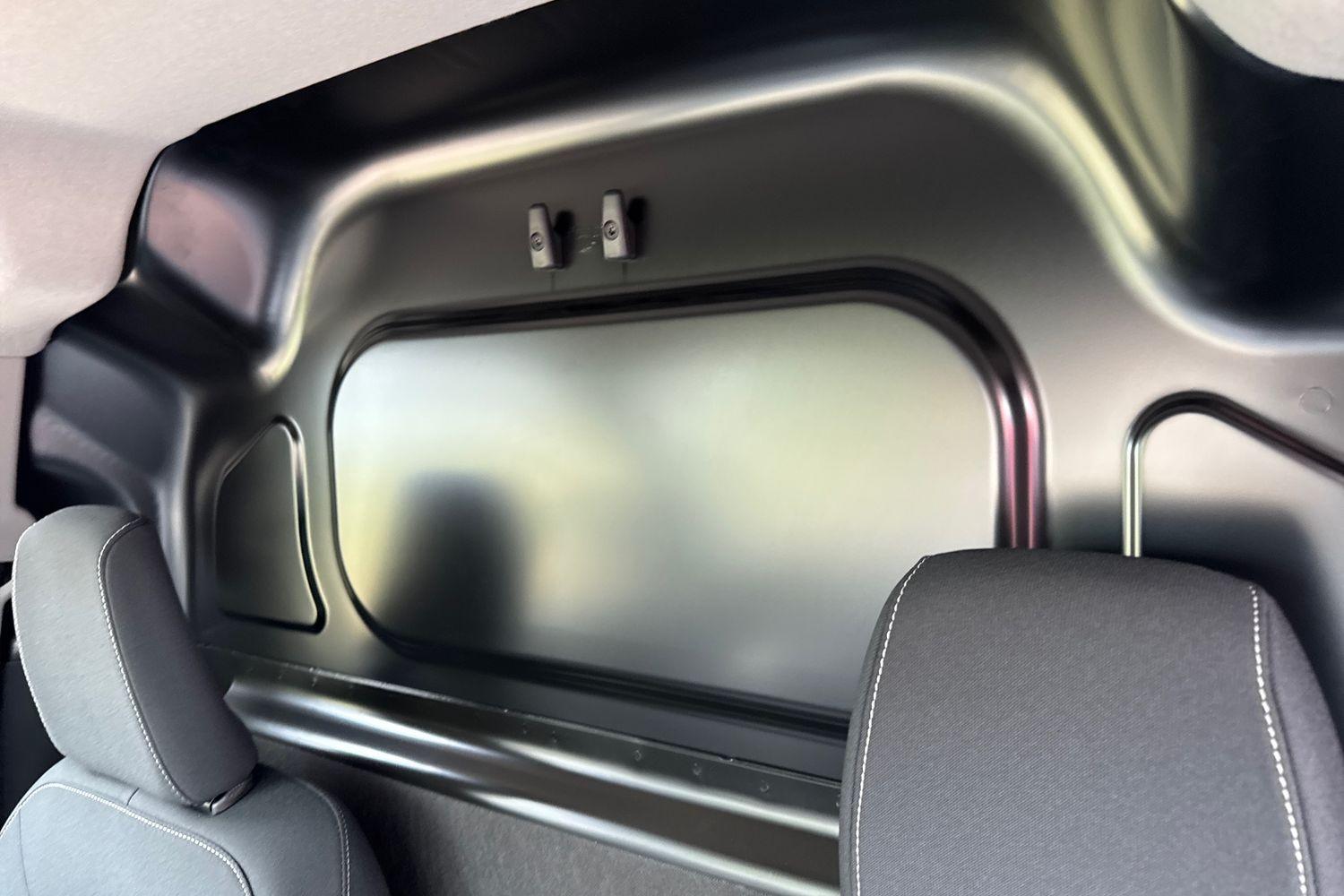Ford E-TRANSIT COURIER Photo 20