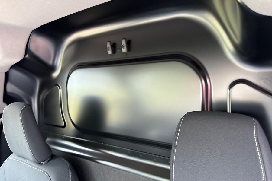 Ford E-TRANSIT COURIER Photo autoimg-1c4a585962e36c8abe0ad335f59e25eedd0f687b.jpg