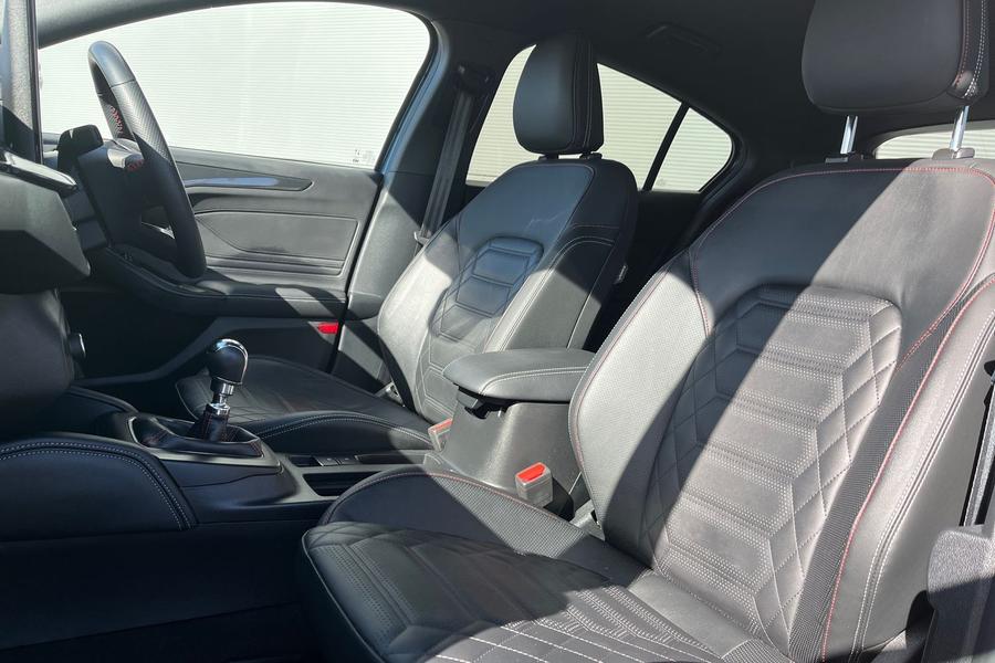 Ford FOCUS Photo autoimg-1c4ede5ce9257379c1bc102c5ea9a6c8184e3dec.jpg