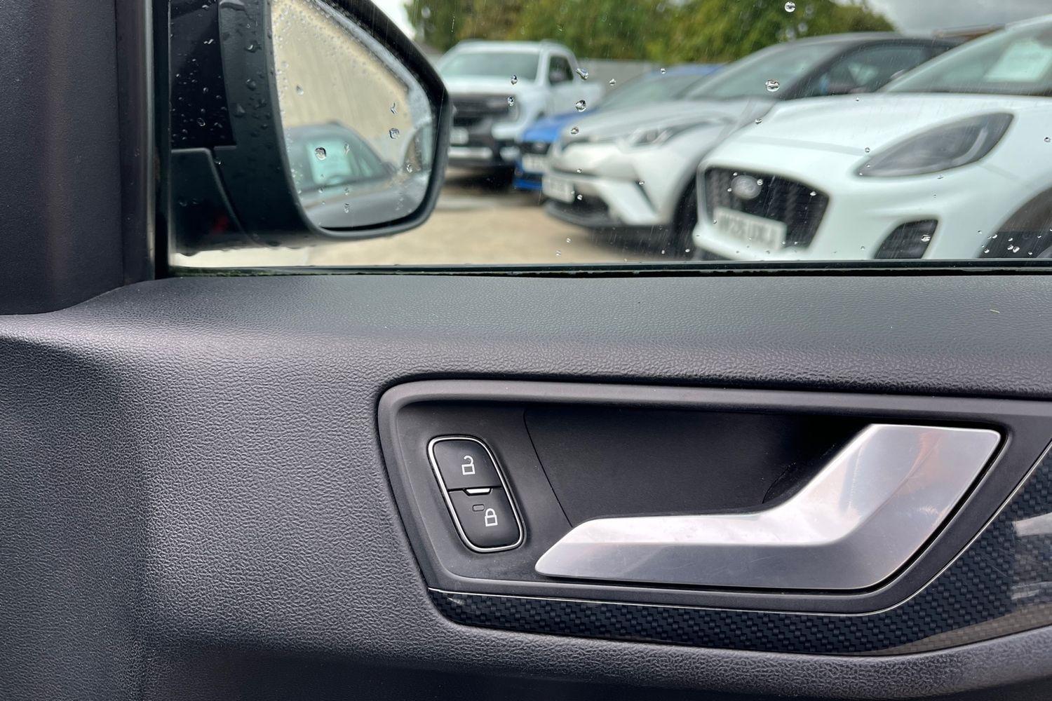 Ford FOCUS Photo 24
