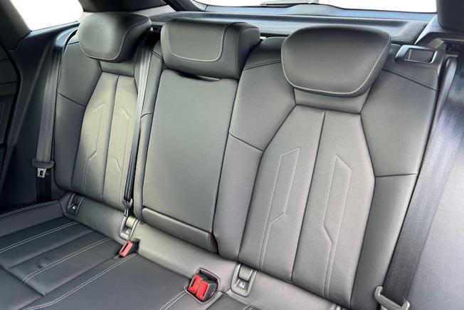 Audi Q4 e-tron Photo 9