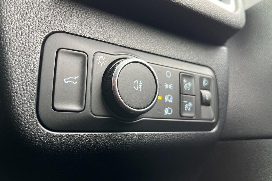 Ford Kuga Photo autoimg-1c600db6ee017e1ea4101bf19bc5204f9b22e013.jpg