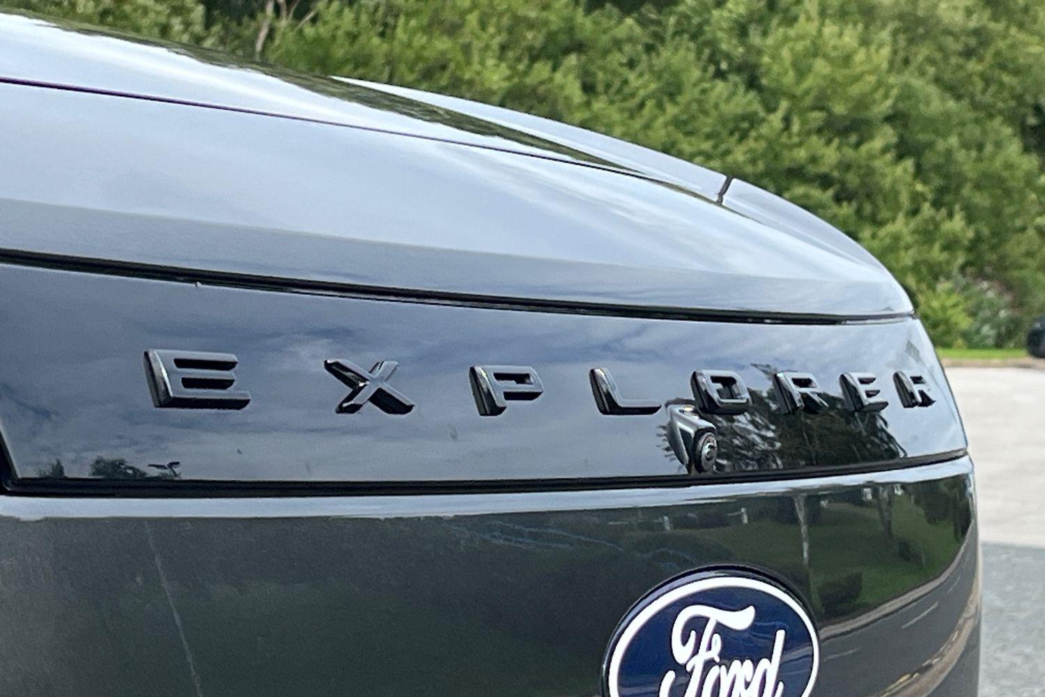 Ford Explorer Photo 38