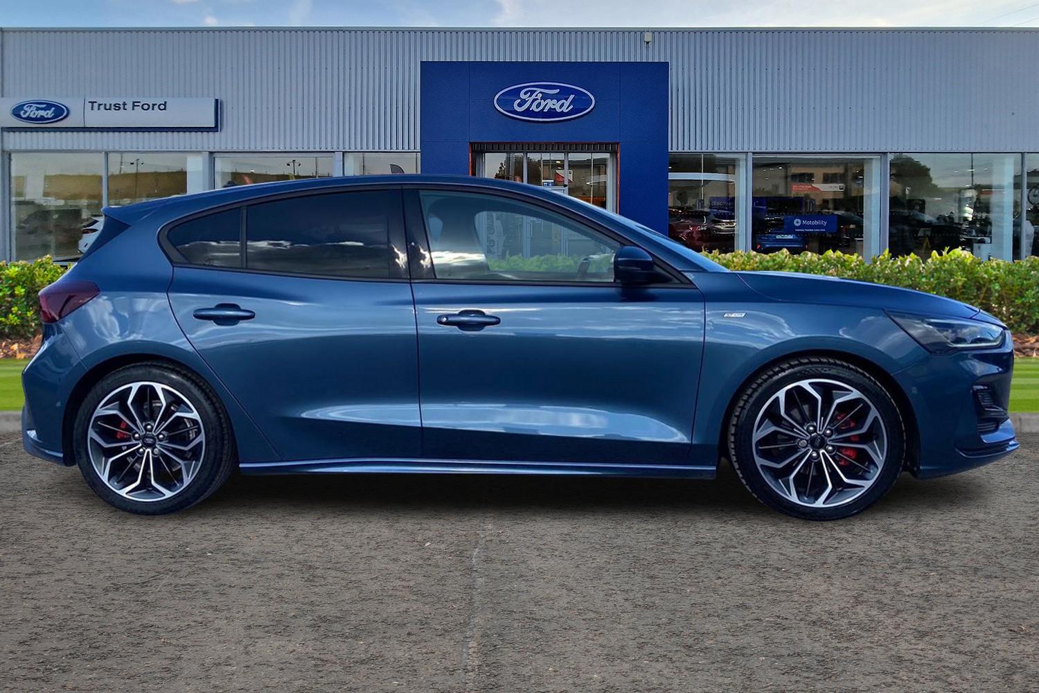 Ford FOCUS Photo 2