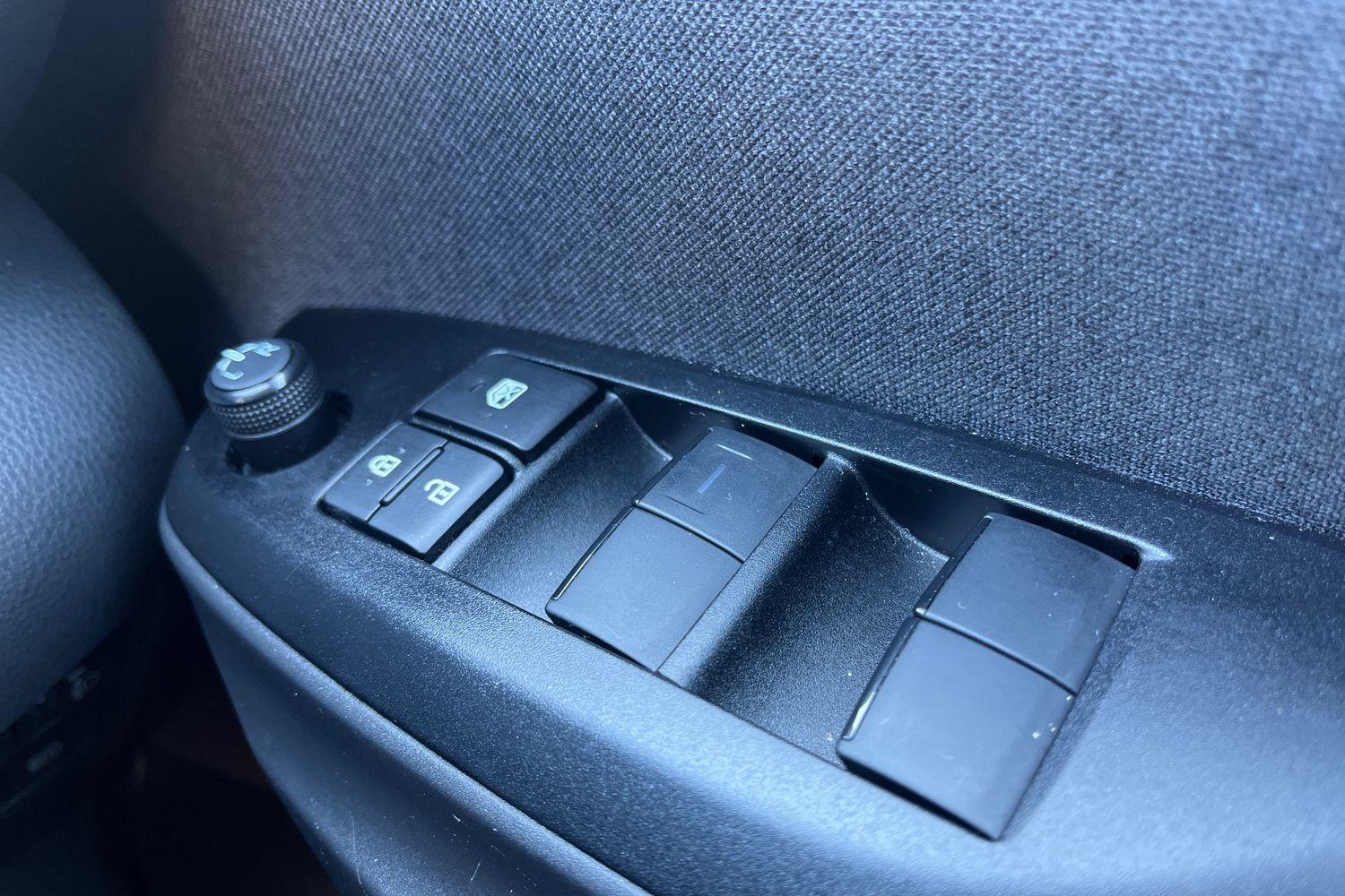 Toyota YARIS Photo 15