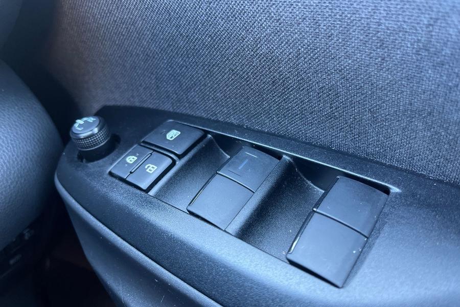 Toyota YARIS Photo autoimg-1c709bf978d89a7ef84287a584fd3dc56a7a4219.jpg