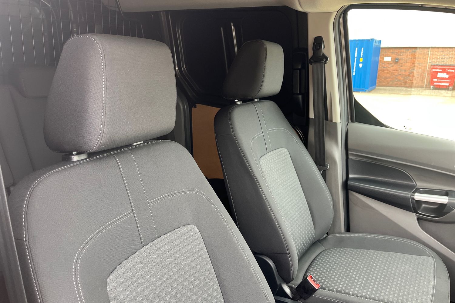 Ford TRANSIT CONNECT Photo 30