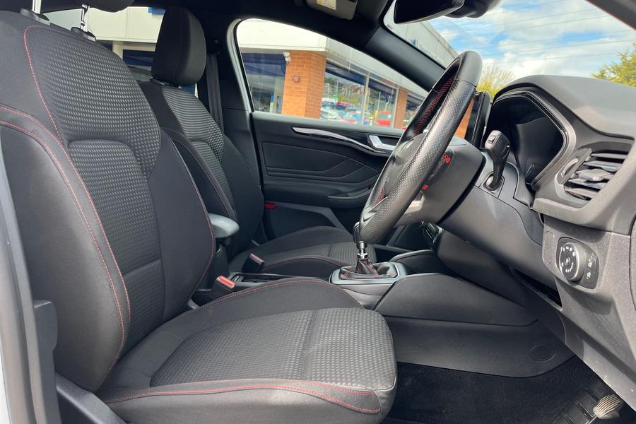 Ford Focus Photo autoimg-1c74894becfd1011d39e0fe01796f3e242b17942.jpg
