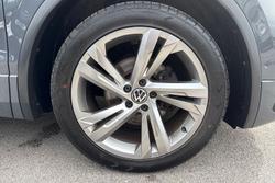 VOLKSWAGEN Tiguan Photo 5