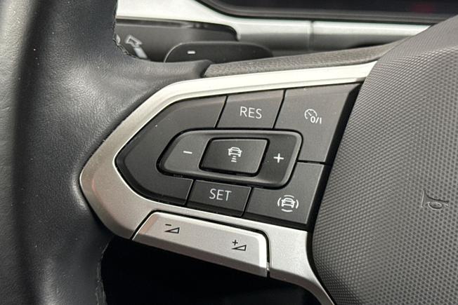 VOLKSWAGEN T-Roc Photo 16