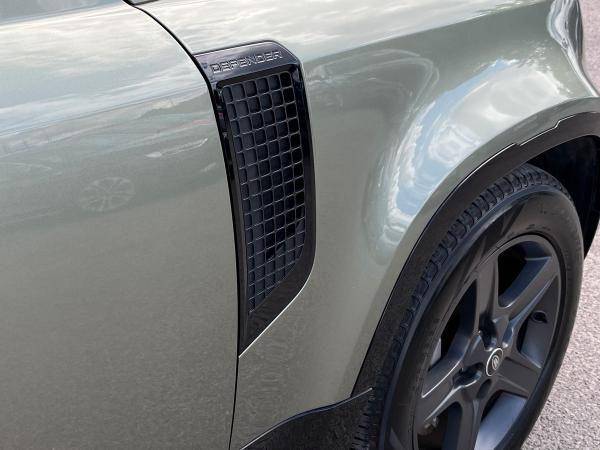 Land Rover Defender 110 Photo autoimg-1c81c5f1b89537b4d2a51a248c85ad01ca3dab0b.jpg