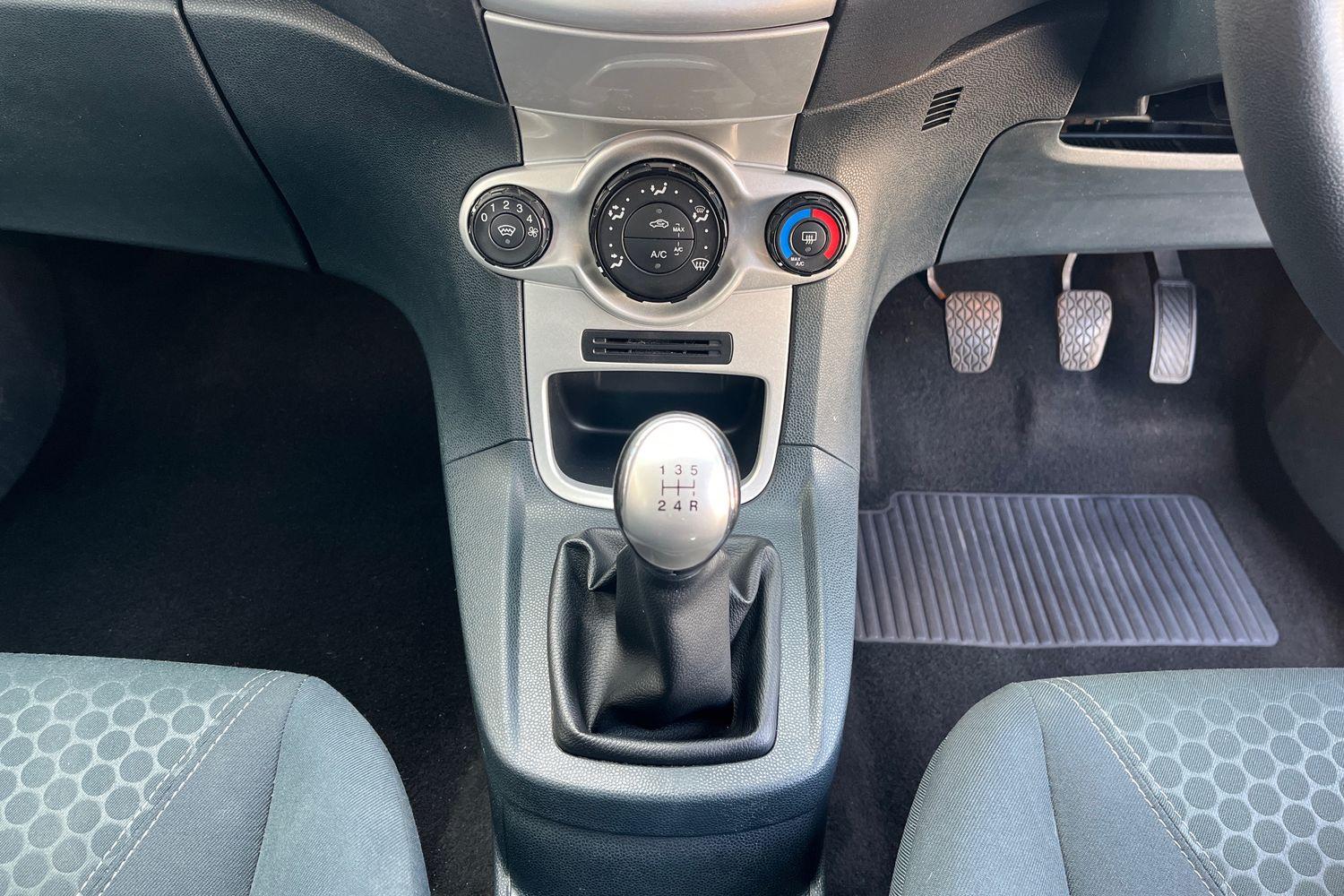 Ford Fiesta Photo 28