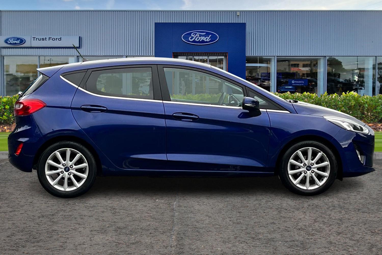 Ford Fiesta Photo 2