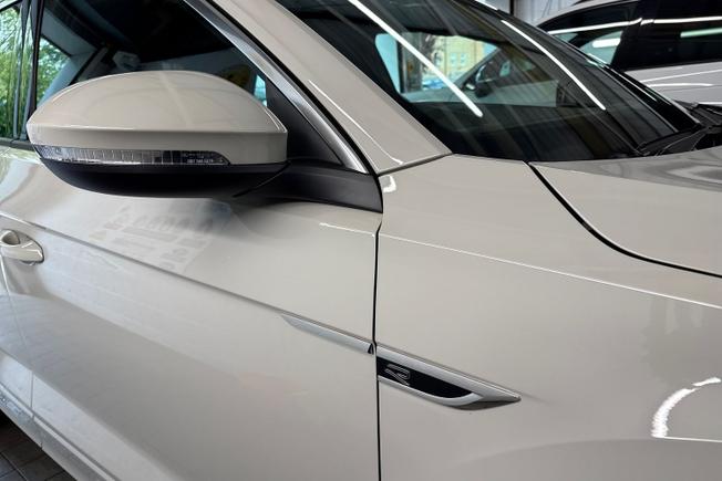 VOLKSWAGEN T-Roc Photo 20