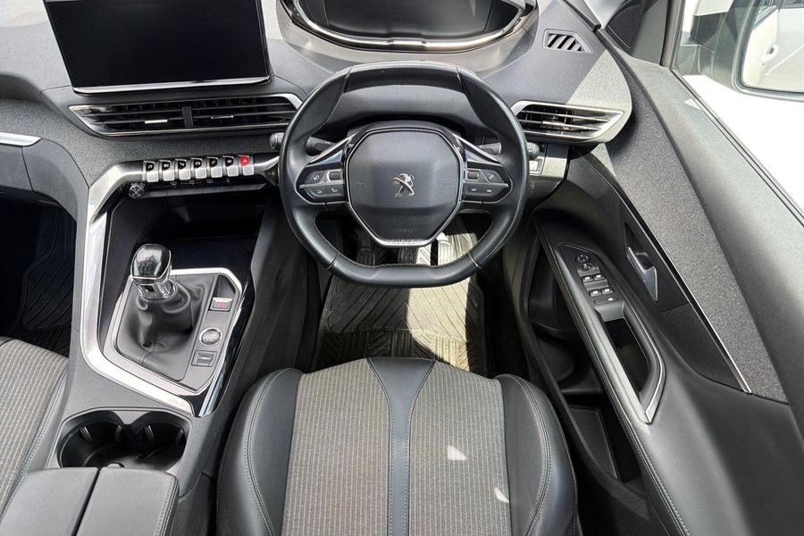 Peugeot 5008 Photo autoimg-1c97ddcfd0ccbcce10c95df4cf6b674bb71538f7.jpg