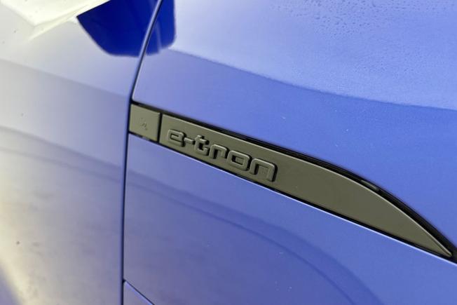 AUDI Q8 E-Tron Photo 22