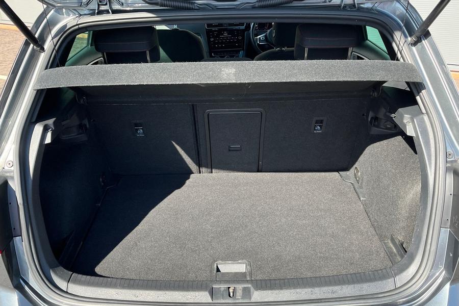 Volkswagen GOLF Photo autoimg-1c9e3e6c697c735f55973465ff026b8f15ec8221.jpg