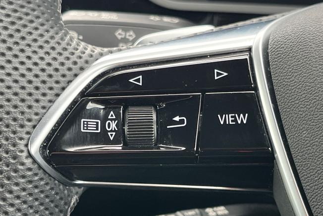 AUDI Q8 E-Tron Photo 16