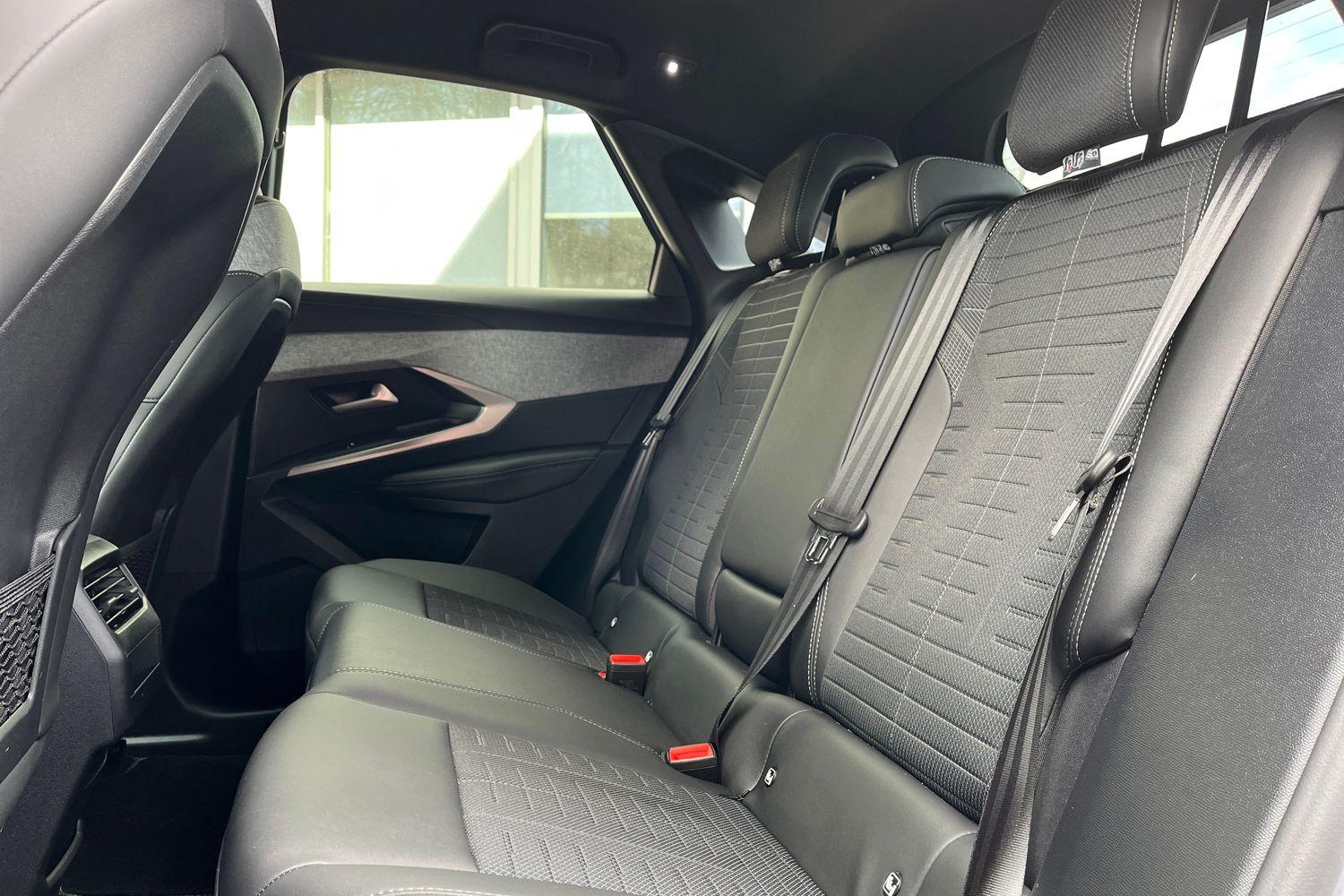 Peugeot E-3008 Photo 19