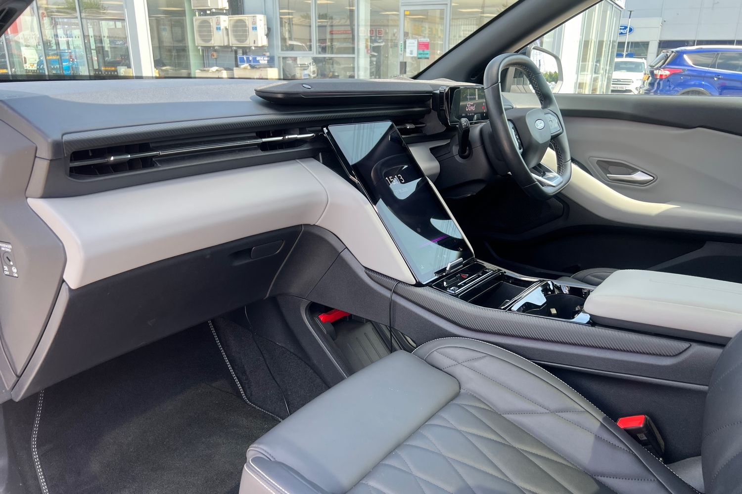 Ford Explorer Photo 17