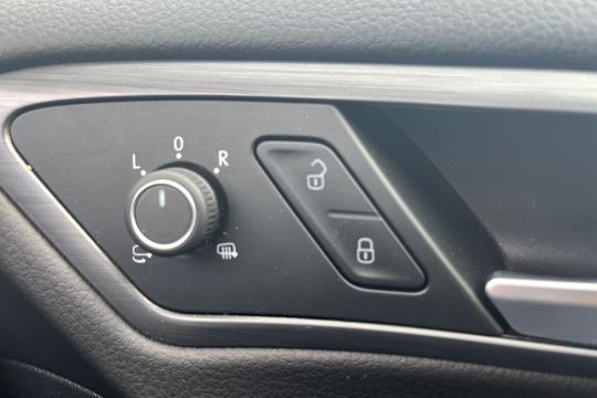 Volkswagen Golf Photo autoimg-1cba2083312a381de33fc5ce6efab7a02f5f77bf.jpg