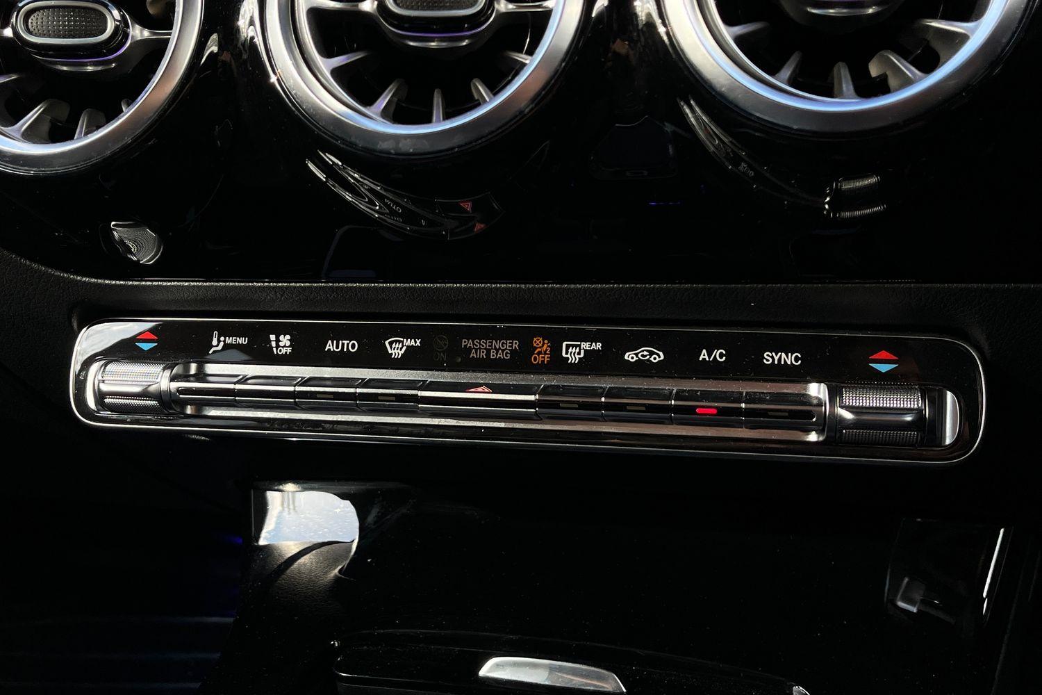 Mercedes-Benz CLA Photo 33