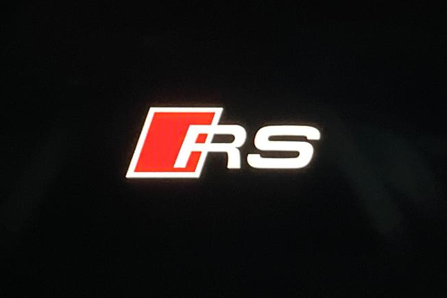 AUDI RSQ8 Photo 15