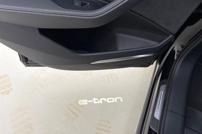 AUDI E-Tron S Photo 22