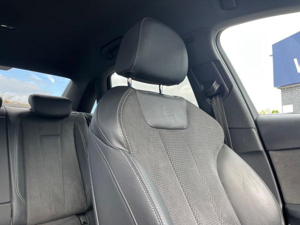 Audi A4 Photo autoimg-1cd0451bb5205c90b8700f212ea1b0a92752f360.jpg