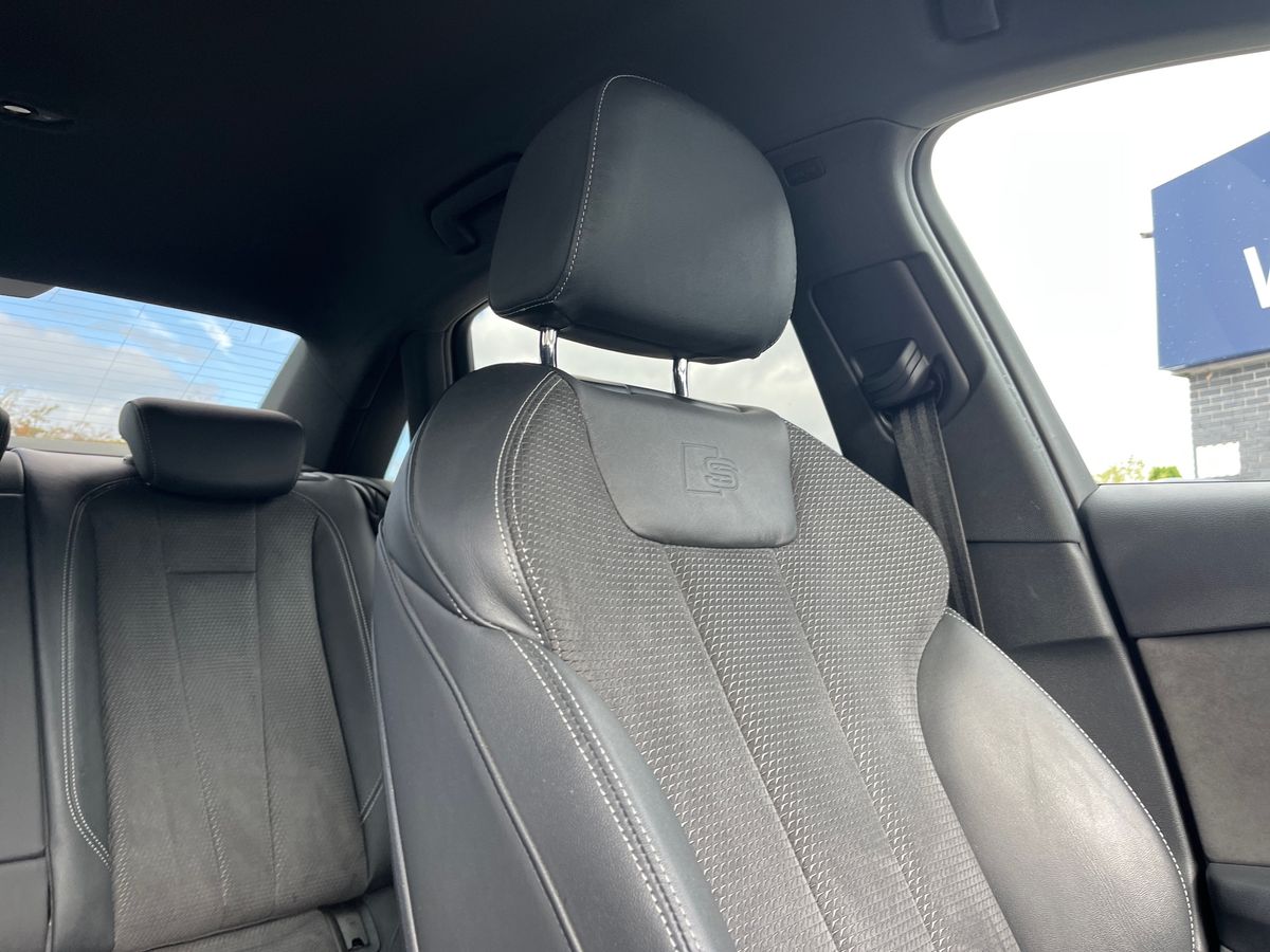 Audi A4 Photo 40
