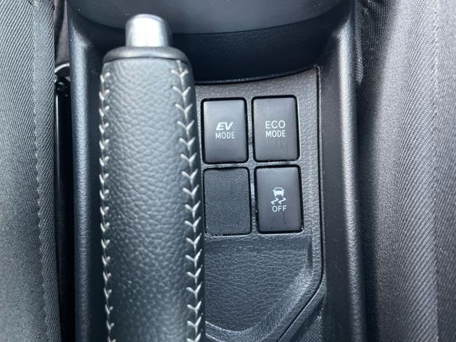 TOYOTA Yaris Photo 36