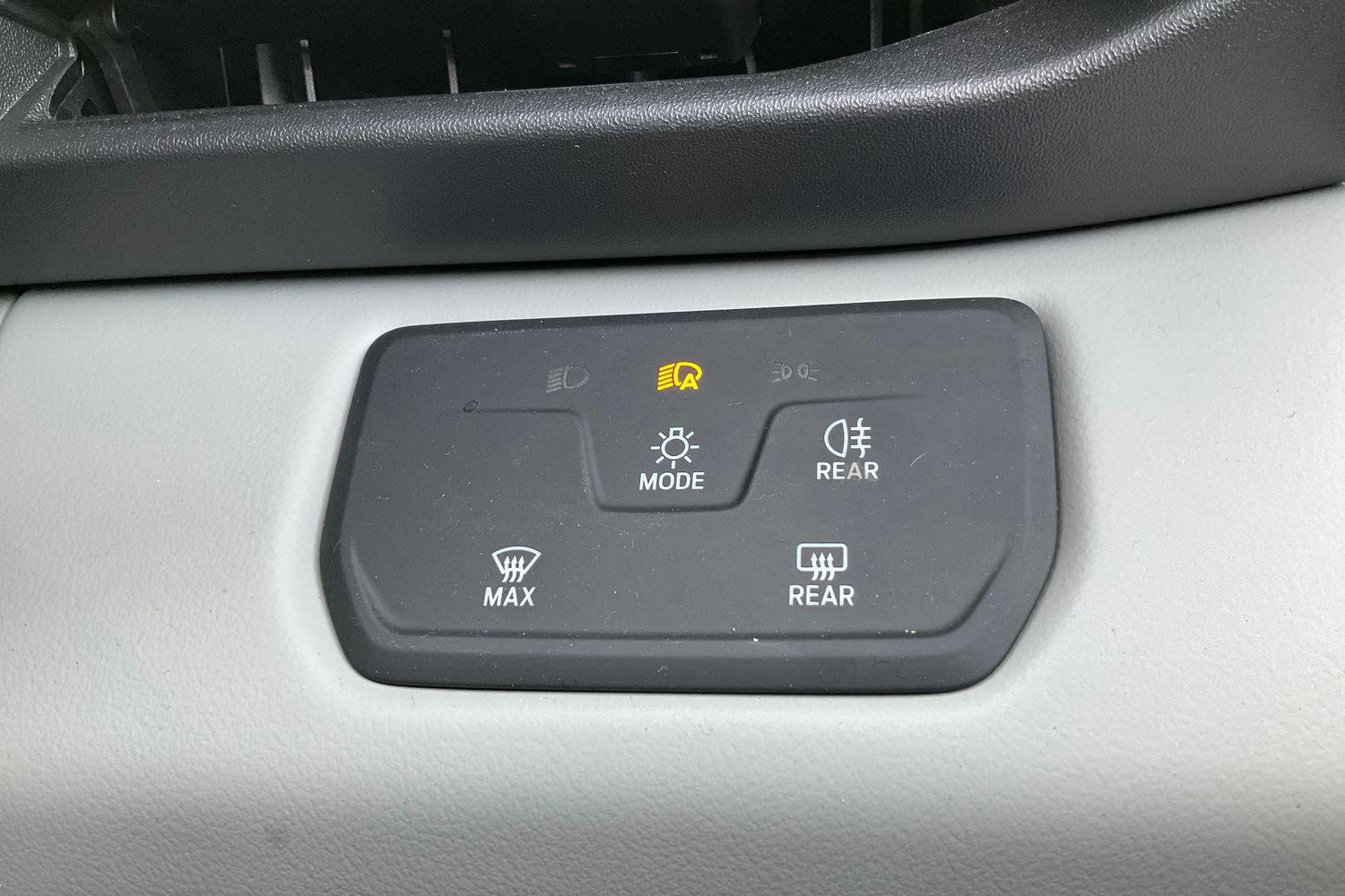 Ford EXPLORER Photo 33