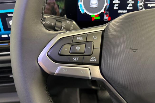 VOLKSWAGEN Tiguan Photo 16