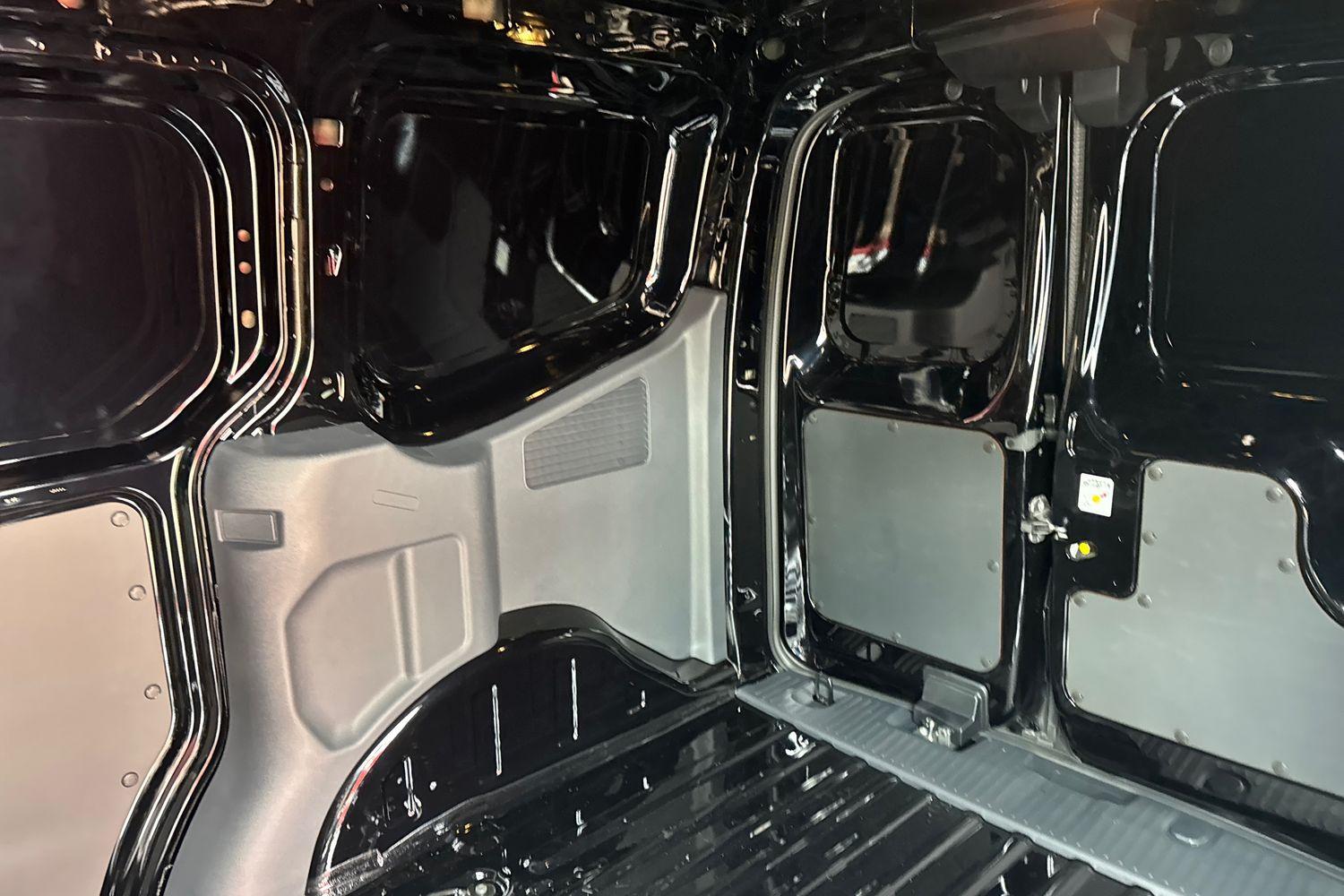 Ford E-TRANSIT COURIER Photo 3