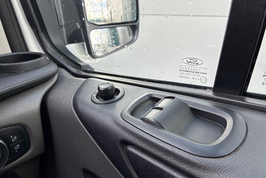 Used FORD TRANSIT CUSTOM YV19ZVR 37