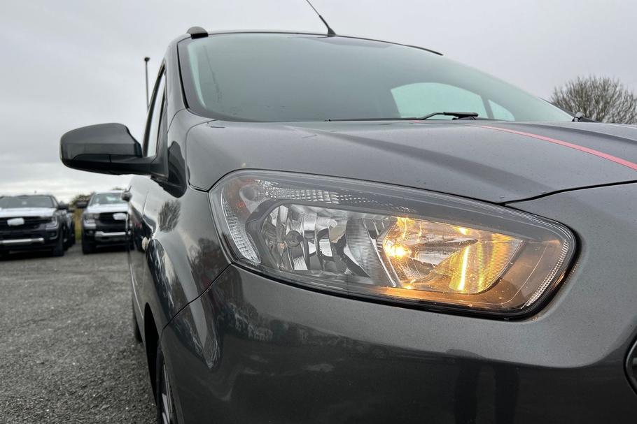 Used Ford TRANSIT COURIER 22