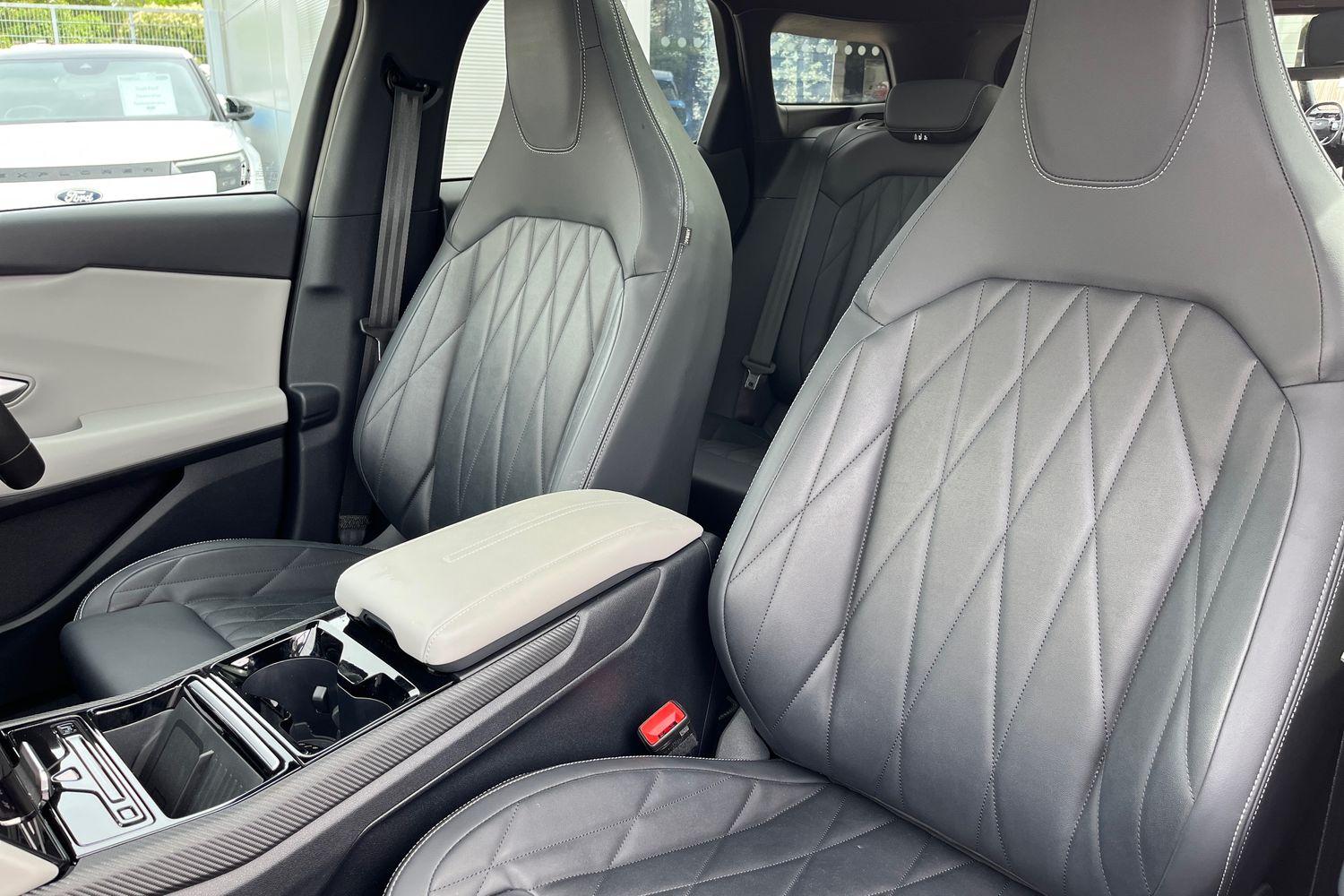 Ford Explorer Photo 18