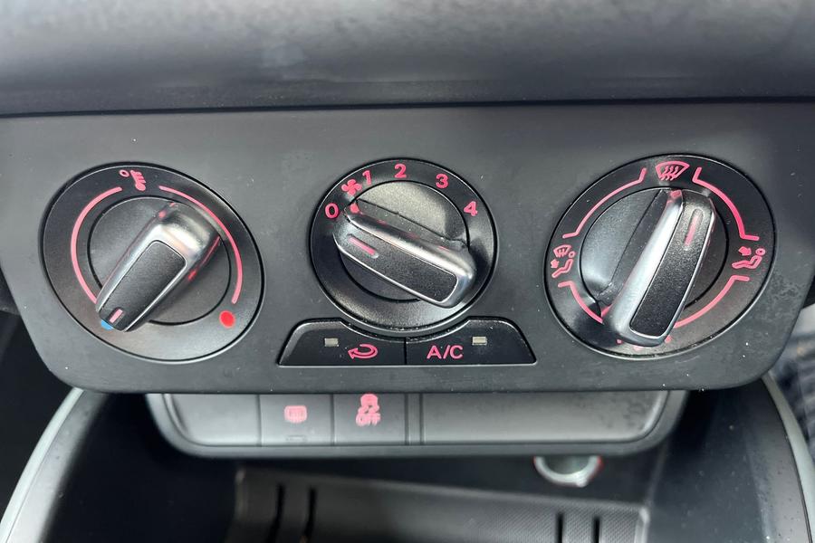 Audi A1 Photo autoimg-1d02bb0ecfa64b9b4f28410318e628a5a388fe69.jpg