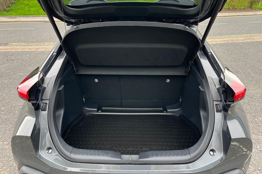 Toyota C-HR Photo autoimg-1d045ed5c075e775420e4bfc33ee499c291ef581.jpg